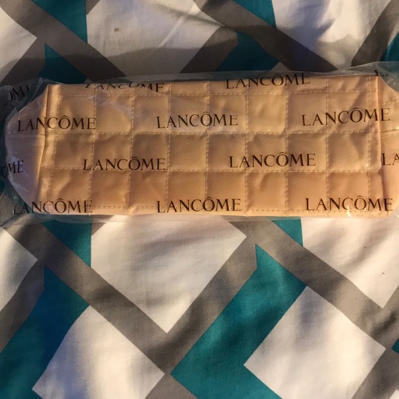 New Lancôme cosmetics bag. Looks like plastic - Picture 3 of 6